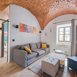 https://saleya-superbe-appartement-vieux-nice.fr-provencehotel.com